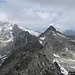 Links in den Wolken der Oberalpstock und rechts der Piz Ault.