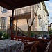 [https://www.booking.com/hotel/kg/gostevoi-dom-quot-asman-quot.de.html Talais Hotel]. Eine besser Unterkunft wird man in Osch kaum finden.