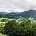 Blick nach Süden oberhalb des Tals von Marktschellenberg mit leider immer noch vielen Wolken.