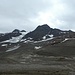 Der Regen hat aufgehört; wir sind auf dem Weg zur Bellavista Hütte.Über den linken Felsriegel sind wir abgestiegen und haben das sogenannte Gletscherskigebiet gequert (Rückblick).