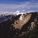 die noch schneebedeckte Soiernspitze (in der Mitte)