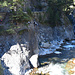 Klettersteig über dem Bach