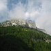 Wolken am Felsriegel der Alp Siegel