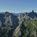 Gipfelpanorama nach S zu Rothore, Wildgrimmi und Spillgerte, darüber von links Plaine Morte und Rohrbachstein bis Arpelistock
