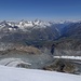 Tiefblick zum 2500 m tieferen Zermatt sowie zum nicht mehr existierenden Zusammenfluss von Unterem Theodul- und Gornergletscher - und grossartiger Ausblick ...