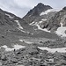 Le bas du glacier versant Albert Heim. L'arête S est bien visible de profil à D du col. 
