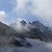 Ein Blick zurück über das Val Medel. Nun tauchen wir für längere Zeit im dichten Nebel ein...