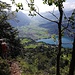 Schöner Tiefblick vom Sitzsteinweg zum Walensee