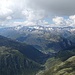 Der Tiefblick auf Andermatt - im Hintergrund die Urner Alpen