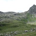Capanna in località <b>Gana Bubaira (2090 m)</b> con uno sguardo verso il Passo Prédelp e il Paré di Scut.