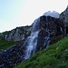 Der wunderschöne und beeindruckende Wasserfall vor Seewli.