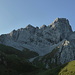 Grimmigrat vom Aufstieg zur Scheidegg: links die 3 kleinen, in der Mitte die 3 grossen Gendarmen, dazwischen das Felsentor und rechts der Gipfelturm der Hinderi Spillgerte