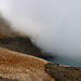 Auf der Moräne, dem Chaltwasserpass erblickte ich nun nach etwas mehr als zwei Stunden Aufstieg den Chaltwassersee (2747m) under einer dicken Wolke.