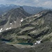 Tiefblick zu den Seen und die wilde Bergwelt des Verwalls