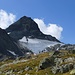 Chüealphorn, deutlich sichtbar die schwarze Schuttrinne auf dem Gletscher, welche zu queeren ist