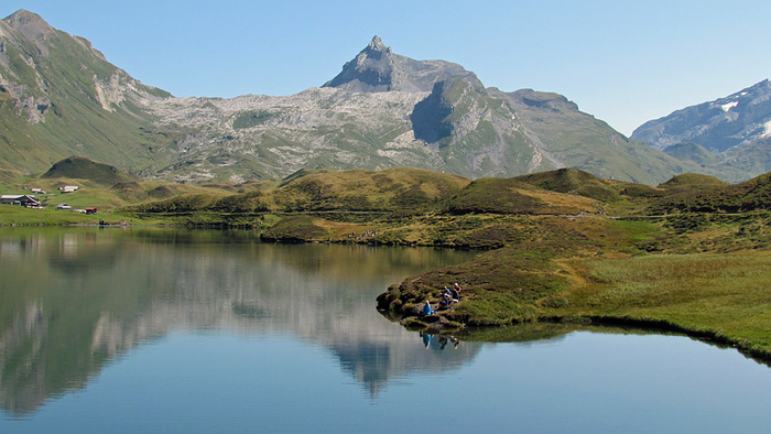 Ein Bild, das Berg, Natur, Wasser, See enthält.

Automatisch generierte Beschreibung