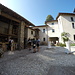 <b>La Tana.<br />Finora la pedalata è stata una rilassante passeggiata, senza faticare, e lo sarà pure sulla bellissima salita della Costa tra Sant’Antonio di Balerna e Coldrerio. Spostandosi in bicicletta il Mendrisiotto offre ancora molto verde, sono aree che l’automobilista incallito manco si immagina. <br />Grazie alla ciclopista, da Sant’Apollonia alla Campagna Adorna è una quisquilia. Per la prima volta visito la masseria La Tana, ristrutturata dopo la realizzazione del nuovo svincolo autostradale e inaugurata il 1. giugno scorso. </b>