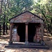 Die Laura-Hütte, eine Jagdhütte aus dem Jahr 1845.