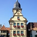 Eine Kirche? Weit gefehlt! Das ist das Rathaus von Leistadt, erbaut 1750.