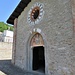 La facciata con il portale sovrastato da un affresco raffigurante la Madonna con Bambino fra Santi.