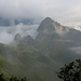 Allmählich taucht Machu Picchu aus dem Nebel auf.