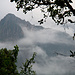 Der Nebel reißt auf - unser erster Blick auf den Huayna Picchu