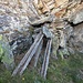 Eingestürzter Steg...wenige Meter unterhalb gähnt ein Abgrund von mehreren hundert Metern