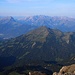 Gipfelaussicht von der Schesaplana (2964,3m) nach Südwesten mit der Haldensteiner Calanda (2805,7m) und Ringelspitz / Piz Barghis (3247,5m) sowie dem gegenübel liegenden Vilan (2375,9m).