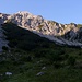 Blick zum Nordgrat des Aserlekopfs. Ich erreichte diesen am äußerst rechten Bildrand über Gras (zuletzt steil)