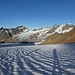 Hier oben am Gletscher sind keine Spalten zu erkennen, die Schneeauflage ist von der Nacht noch hart gefroren.