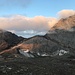 Rückblick zu Hütte, zur gestern besuchten Gitzifurggu, dem bekannten [https://www.hikr.org/tour/post53878.html Ferdenrothorn] sowie dem Balmhorn