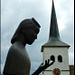 Vreneli abem Guggisberg (Brunnenfigur) vor Dorfkirche