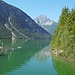 Hinter dem Heiterwanger See tritt der Thaneller in Erscheinung. Er gehört schon den Lechtaler Alpen an.