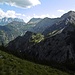 Das Wettersteingebirge und die Höchsten der Ammergauer Alpen.