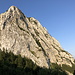 Im Aufstieg zum Pločno - Blick zu schönen Felswänden, die neben uns aufragen. Gemäß Karte dürfte es sich um den Ćužića kuk handeln.