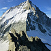 P. 3734 auf dem SW-Grat endlich erreicht...vis-à-vis die stolze Pyramide der Dent Blanche mit Vieresels-, N- und Ferpèclegrat, die N-Wand (links) ist stark ausgeapert