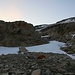 Bis zu den spärlichen Restbeständen vom Helsegletscher führt der Aufstieg durch wenig Geröll, Gletscherschliffplatten und kleine schneegefüllte Tälchen und ist nirgens schwierig. 