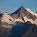 Aletschhorn (4193m) und links der Doppelgipfel vom Geisshorn (3740m) und Sattelhorn (3723,9m).