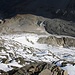 Tiefblick vom Helsenhorn (3272,1m) hinunter über die 700m hohe Nordostwand ins Chriegalptal mit dem Blockgletscher.