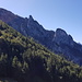 Hinter den Felsen verstecken sich Seilbahn und Klettersteig