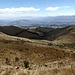 nach dem Fahrweg geht es durch steiles, hohes Paramo-Gras