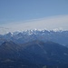 etwas weiter südlich: <br />im Vordergrund die Kette Fulhorn - Stätzer Horn - Piz Danis - Piz Scalottas <br />in der Ferne die Bernina-Gruppe