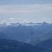 die Gipfel über Valser Tal und Lumnezia etwas herangezoomt:<br />Güfer- und Rheinwaldhorn links, die markante Pyramide des Piz Terri rechts