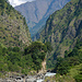 Unten immer der Budhi Gandaki Fluss