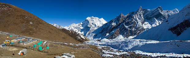 Dharamsala. Hinten der Samdo Peak.