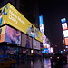Time Square am Abend ist Pflichtprogramm - im strömenden Regen aber leider nicht ganz so vergnüglich