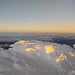 bizarre Schneeformationen am Gipfel. Im Hintergrund Cotopaxi & Antisana