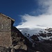 Refugio und Gipfel in Wolken