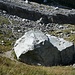 Mount Beni - zu Ehren eines verstorbenen SAC-Weissenstein-Mitglieds errichteter Seilzustieg zur Ruhebank auf einem riesigen Felsbrocken