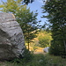 Unterwegs zwischen Rujište und Bijele Vode - Vorbei an einem riesigen Felsblock.